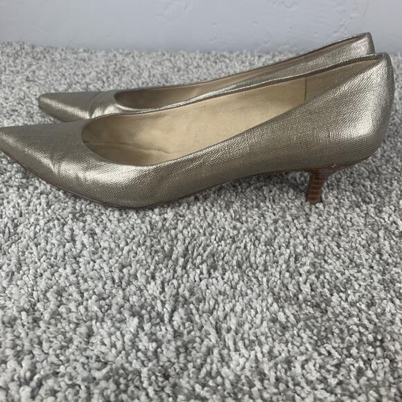 Stuart Weitzman Shoes Womens Size 9.5 Gold Pointed Toe Kitten Heel Pumps Leather - Picture 3 of 10